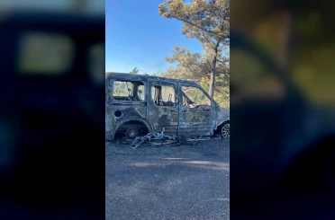 Alanya’da çalılık alanda çıkan yangında bir araç ve ev hasar gördü 