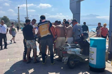 Alanya’da denizde boğulma tehlikesi geçiren yaşlı adam hastaneye kaldırıldı 