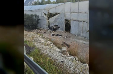 Alanya’da otomobil muz serasına devrildi: 1 ölü, 1 yaralı 