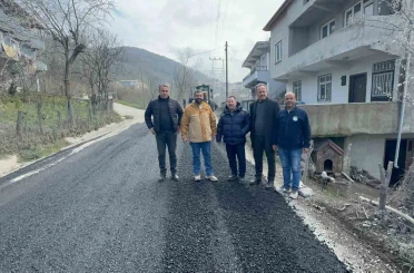 Alaplı’da ağır tonajlı kamyonların bozduğu yollar bakıma alındı 