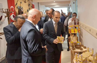 aldıkları eğitimin ardından yaptıkları el emeği ürünler görücüye çıktı 