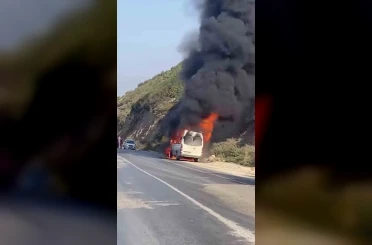 Alevlere teslim olan minibüs kullanılmaz hale geldi 