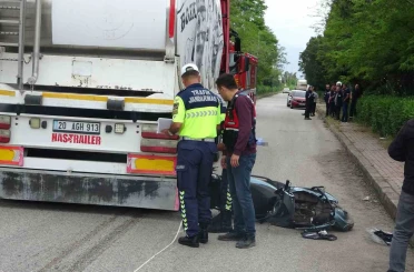 Alınan aracın devrini beklerken hayalleri kural ihlali yapan tırın altında kaldı 