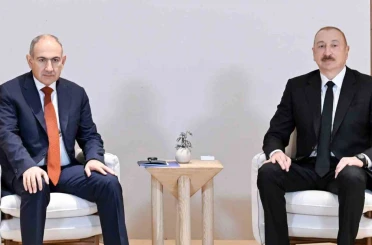 Aliyev ile Paşinyan, BAE’de ikili ilişkileri görüştü 