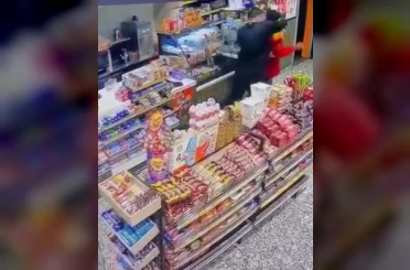 Alkollü müşteri, akaryakıt istasyonu çalışanını böyle darbetti 