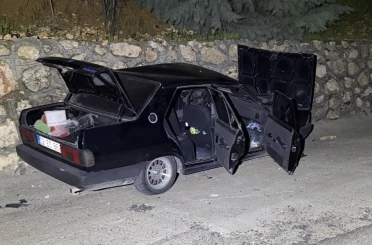 Alkollü sürücünün kullandığı otomobil, İstinat duvarına çarptı: 2 yaralı 
