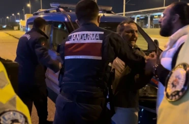 Alkollü yakalandı polise hakaretten gözaltına alındı 