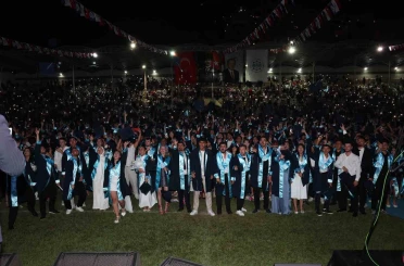 ALKÜ mezuniyet töreni coşkuyla yapıldı 