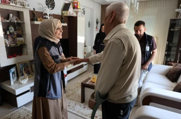 "Alo Evlat" ekipleri bayramda yaşlıları yalnız bırakmadı 