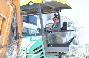 Altıeylül’de asfalt mesaisi aralıksız sürüyor 