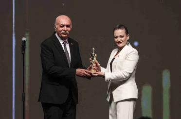 Altın Portakal’da "Onur, Emek, Başarı" ödülleri sahiplerini buldu 