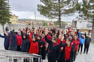 Altıntaş Mustafa Kemal Ortaokulu öğrencilerinden Filistin’e destek 