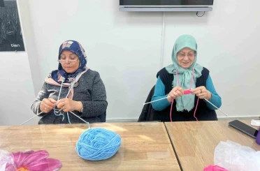 Alzheimera karşı örgü örüyorlar 