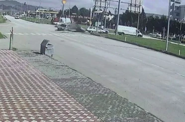 Amasya’da kavşakta araçların çarpıştığı kaza kamerada 