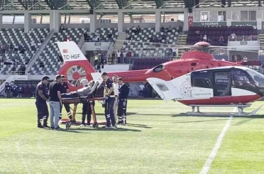 Amasya’da maç öncesi stadyuma ambulans helikopter indi 