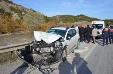 Amasya’da otomobil ile kamyon çarpıştı: 3 yaralı 