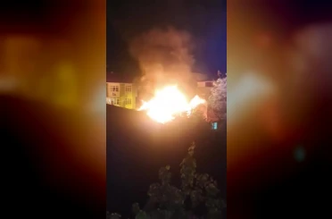 Amasya’da tek katlı evde çıkan yangında alevler geceyi aydınlattı 