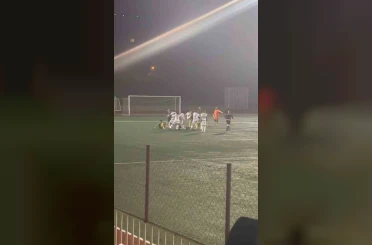 Amatör maçta futbolcular tekme tokat birbirine girdi 