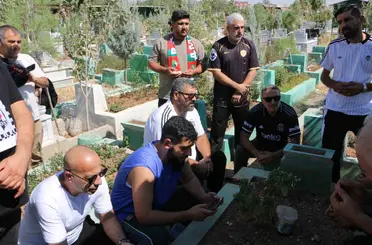 Amed Sportif Faaliyetler ve Beşiktaş taraftar gruplarından maç öncesi Rojin Kabaiş’in mezarına ziyaret
