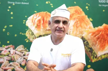 Amerikan aksanıyla Gaziantep baklavasını anlattı, sosyal medyayı salladı
