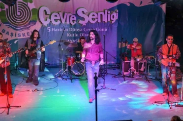 Anadolu Retro’dan Barış Manço şarkılarıyla konser coşkusu 