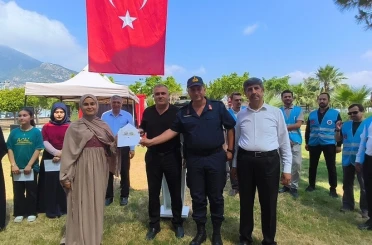 Anamur’da Umre ödüllü bilgi yarışması kazananları ödüllerini aldı 