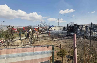 Ankara’da 3 ev alevlere teslim oldu 