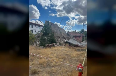 Ankara’da 3 katlı binada göçük 