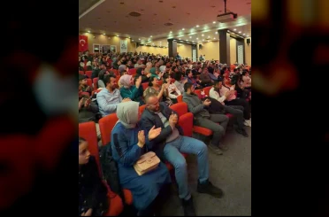Ankara’da hem çocuklara hem yetişkinlere tiyatro gösterimi 