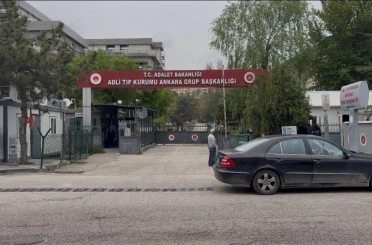 Ankara’da kamyonun altında kalan 2 belediye işçisinin cenazeleri adli tıbba getirildi 