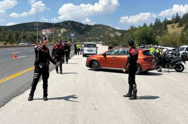 Ankara’da NATO Zirvesi öncesi atlı polisler devriye attı, trafik ve asayiş ekipleri yol kontrol uygulaması gerçekleştirdi 