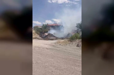 Ankara’da otları temizlemek için yakılan ateş eve sıçradı 