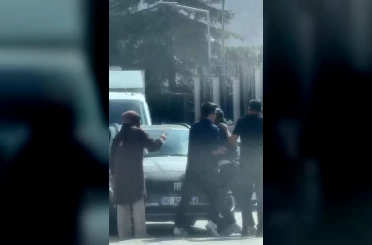 Ankara’da sürücüler arasındaki yol verme tartışması kamerada 