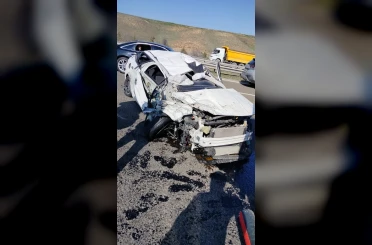 Ankara’da tıra çarpan otomobil taklalar atarak durabildi: 1 ağır yaralı 