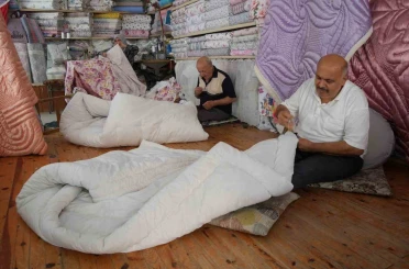 Ankara’da üç kuşaktır yorgancılık yapan mesleğin son temsilcilerinden olan esnaf çırak bulamıyor 