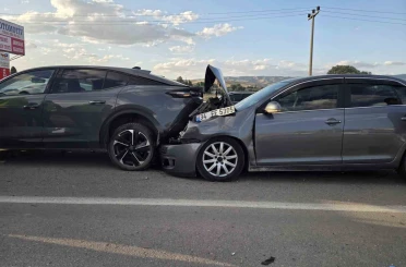 Ankara’da zincirleme kazada 5 araç birbirine girdi: 5 yaralı 