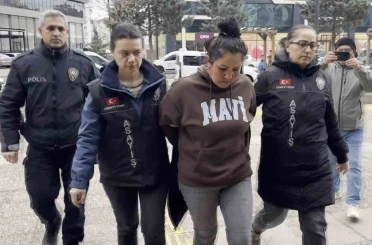 Annesinin sevgilisini bıçaklayan genç ve polise tokat atan annesi tutuklandı 