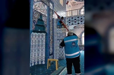 Antakya Belediyesi, camilerde temizlik faaliyetlerini sürdürüyor 