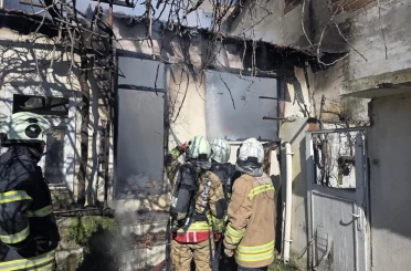 Antakya’da metruk bina yangını 