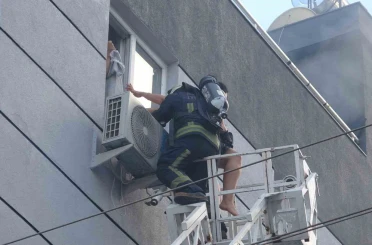 Antalya’da 1 ay önce taşındıkları daire yangında küle döndü 