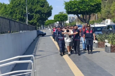 Antalya’da 1’i turist 3 kişiyi yaralayan motosikletli şüpheliler yakalandı 