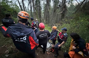 Antalya’da 80 metrelik uçuruma yuvarlanan adam yaralı olarak kurtarıldı 