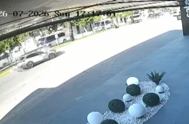 Antalya’da ani manevra kazayı beraberinde getirdi: 3 yaralı 