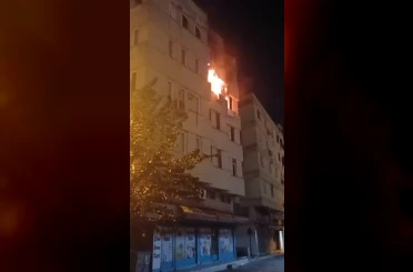 Antalya’da apartman dairesi alev alev yandı 