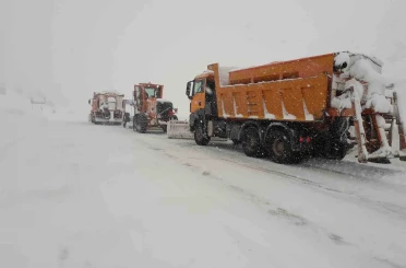 Antalya’da bin 825 rakımlı Alacabel’de kar yağışı 