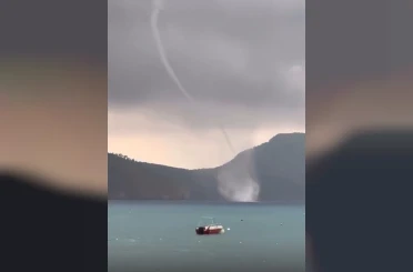 Antalya’da denizde aynı anda 2 hortum oluştu 