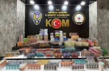 Antalya’da kaçakçılık operasyonlarında silah ve kaçak ürünler ele geçirildi 