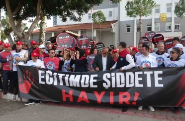 Antalya’da okullara yapılan saldırılar protesto edildi 