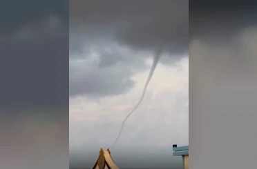 Antalya’da oluşan hortum kameraya yansıdı 