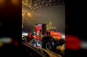 Antalya’da taşkında evlerinde mahsur kalan 4 çocuk ve yaşlı kadın pansiyona yerleştirildi 